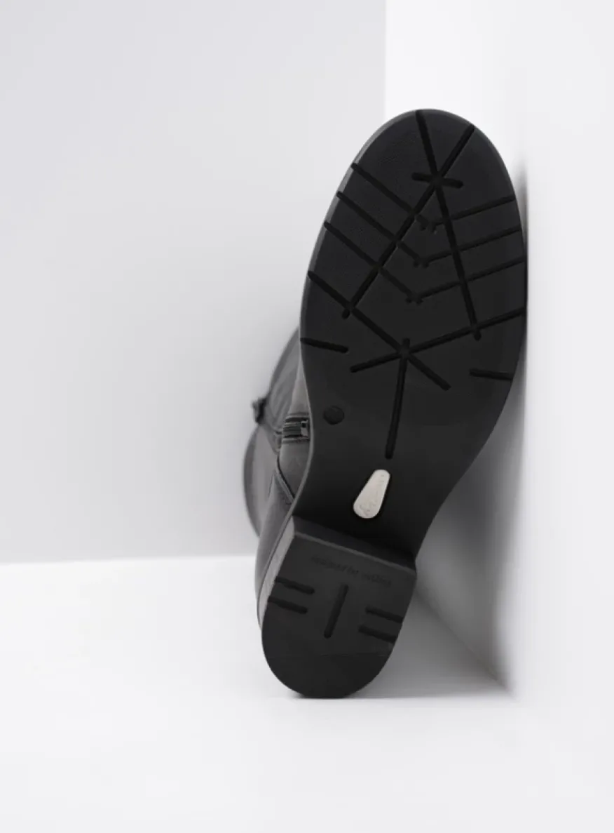 Edmonton - zwart gepoetst leer