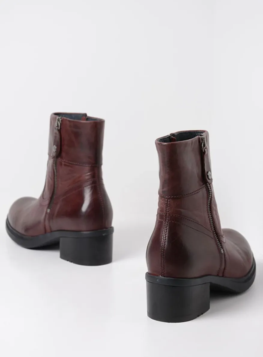 Fairview XW - bordeauxrood leer