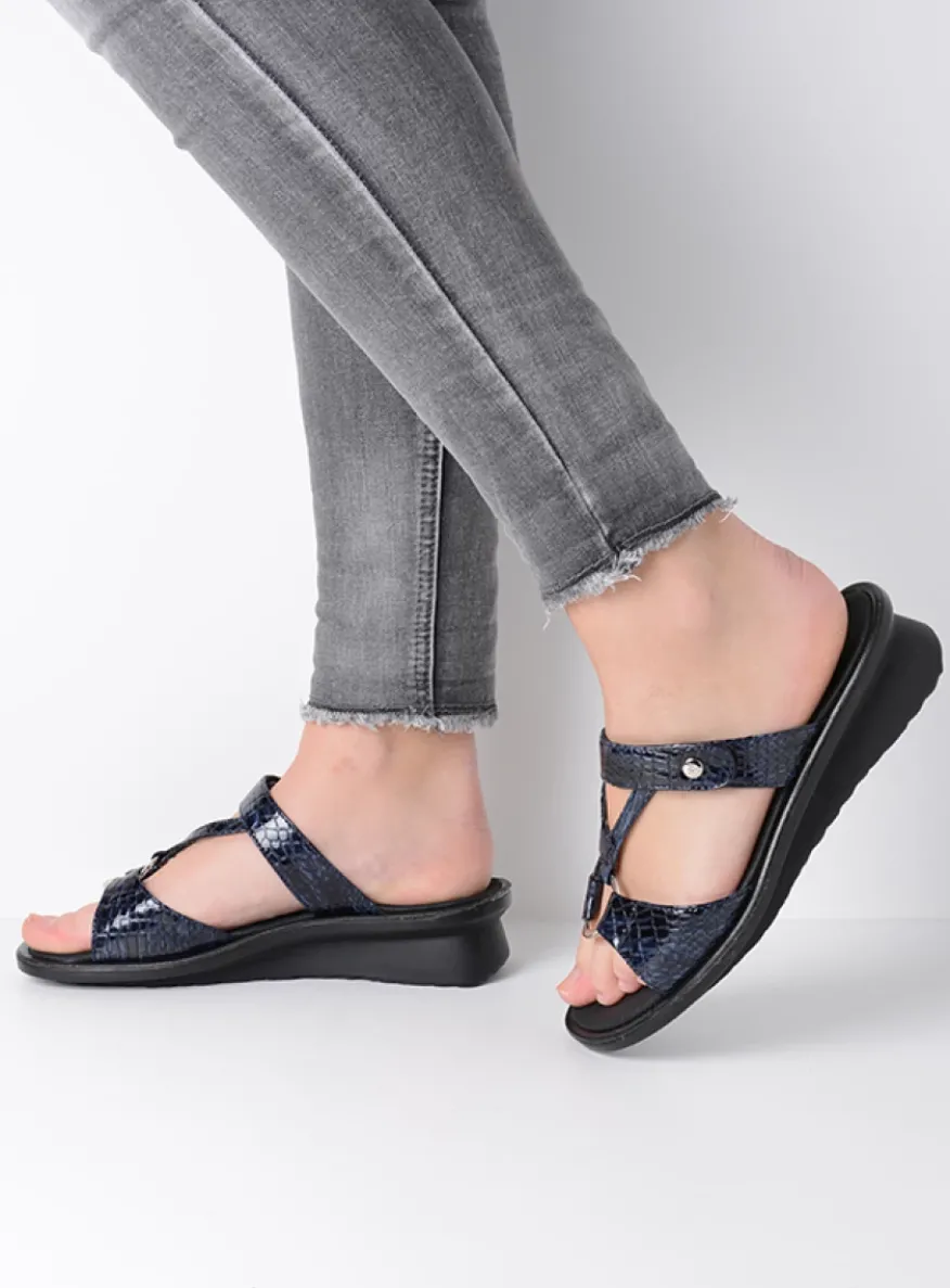 Isa - blauw crocolook lakleer